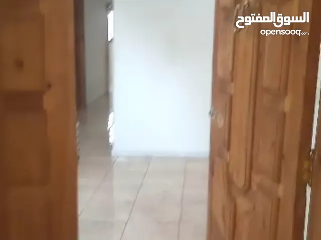 شقة للايجار في الدريبي الداءري التالت الشقة مفصولة بابها بروحها فوق حوشي مش عمارة