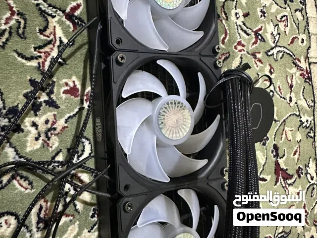 مبرد مائي من شركة Cooler Master حجمه360ملي ووحجم الراوح اثلاثه 120ملي