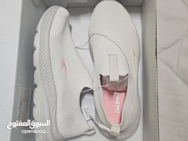 Comfortable shoes for everyday use and walking from DASH .  أحذية مريحة للاستخدام اليومي والمشي