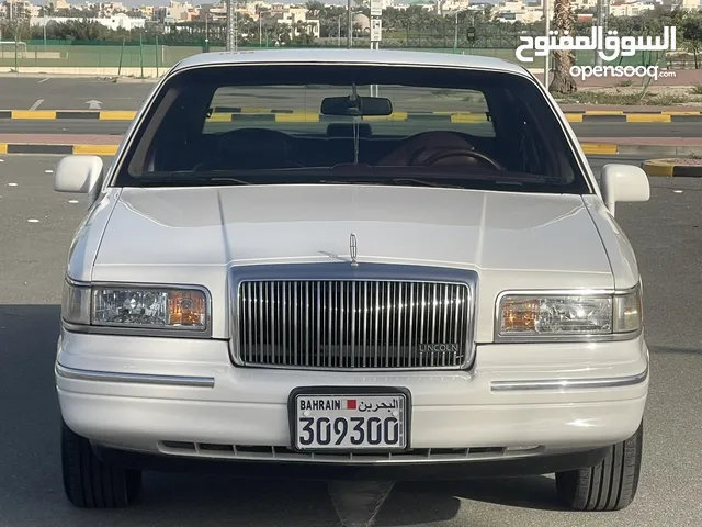 Used Lincoln Town Car in Southern Governorate