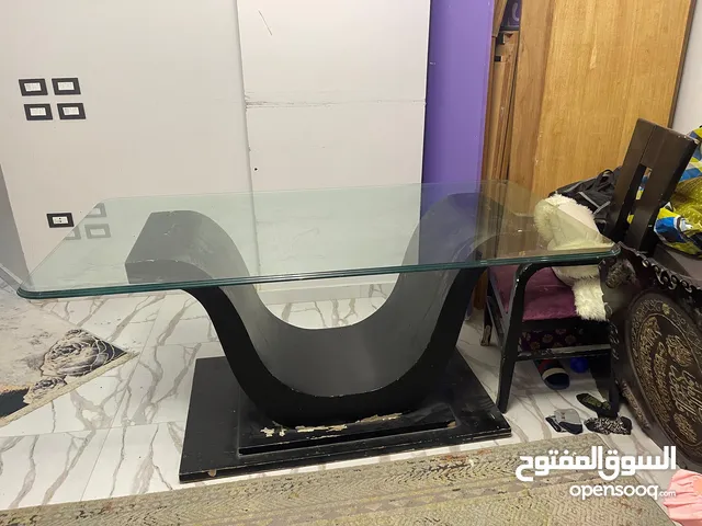 سفرة للبيع معاها 4 كراسي اتنين منهم محتاجين صيانة زجاج سليم خشب زان