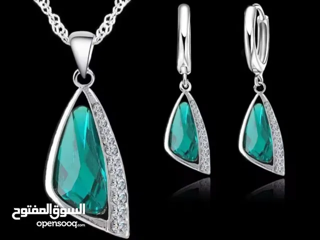 طقم سلسلة وخاتم مطلى فضة بفص كريستال استرالى