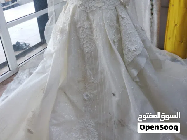 فستان اعراس للبيع