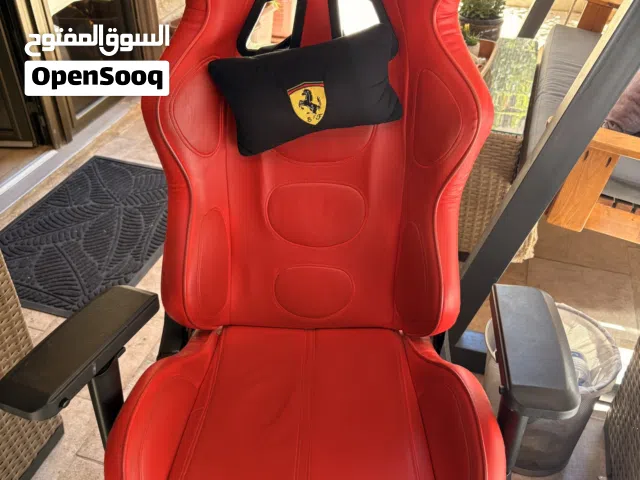كرسي قيمنق نضيف بحالة جيدة جدا