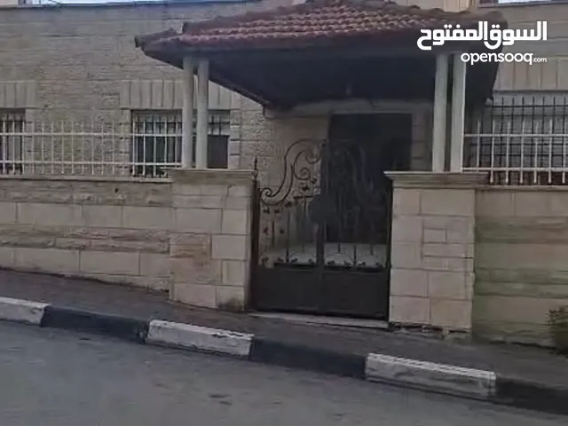 بيت مستقل في منطقه  بتونيا  مساحه طابقين مساحه  الارض 500متر