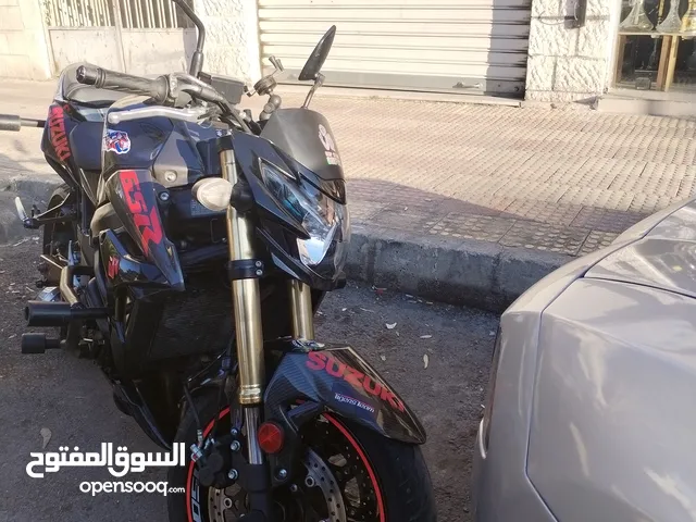 الدراجه جي اس ار 750 2016 ممشى 48000 مرخص لشهر 3/2026 دراجه بحاله الوكاله