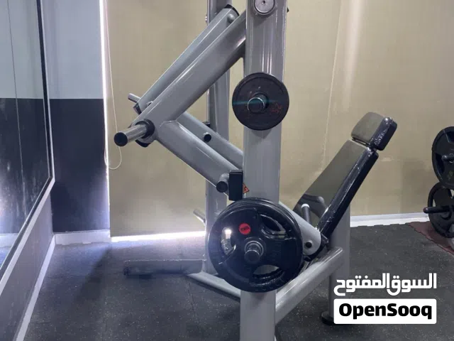 اجهزة لايف فتنس ل تمارين صدر شركة أمريكية بحالة ممتازة مع حماية