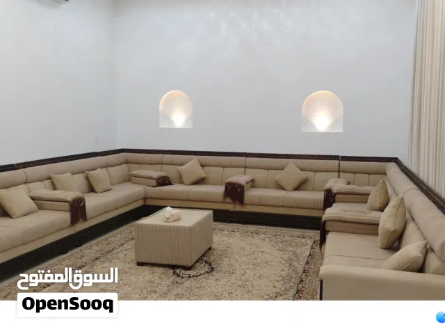 منزل كبير للبيع