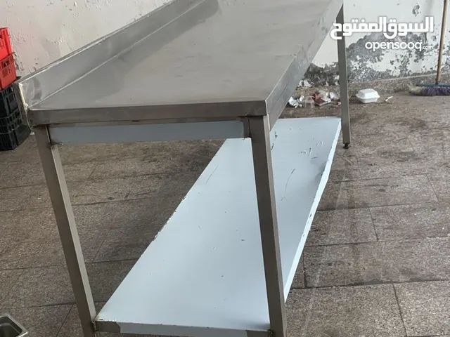 طاولة مطاعم ستانلس طبي حجم متر ونص مع حفة داخلية استعمال بسيط