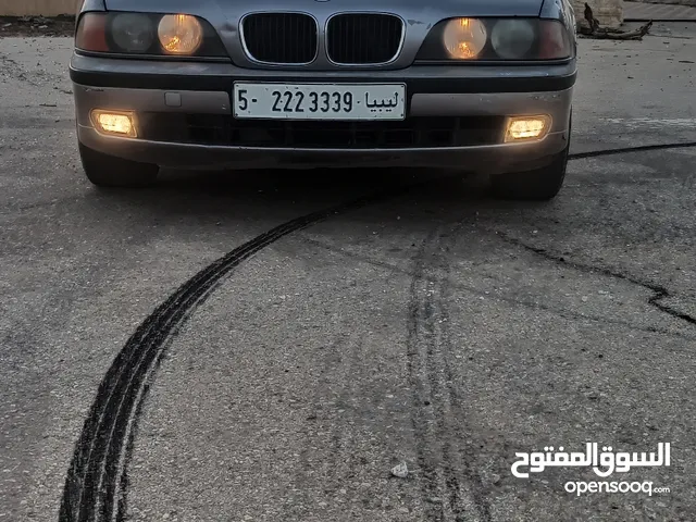 BMW 5 Series 525 in Asbi'a