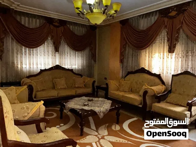 طقم كنب و طاولات و برادي