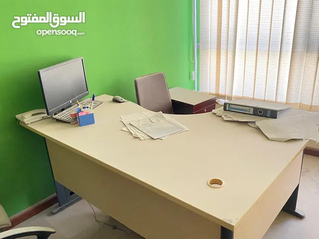 4 مكاتب لشركه كالجديد بسعر مغري متاح للمعاينه
