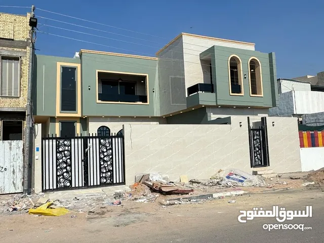 300 m2 5 Bedrooms Villa for Sale in Basra Al-Akawat
