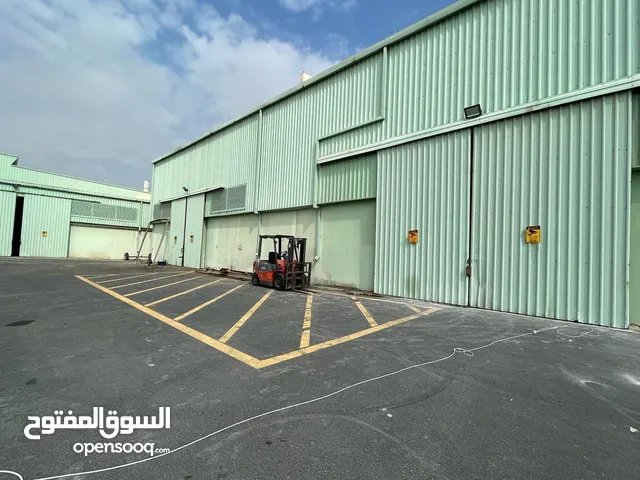 للإيجار مصنع في المدينة الصناعية مساحة 6000 متر مكون من 5 مخازن متعددة الاستخدام ، مطلوب 20 الف قابل