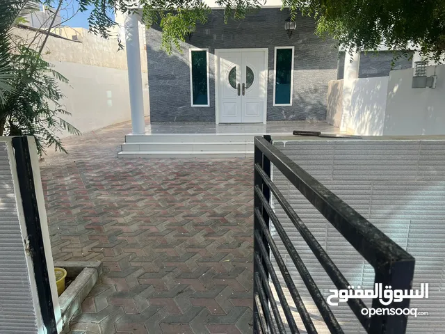 5bedroom Villa for rent in alhail near the wave