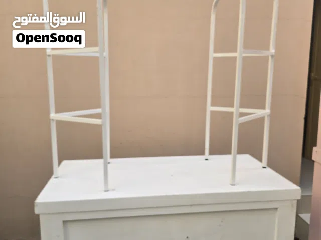 طاوله تتفكك تصلح للمكاتب او طاولة كوفي