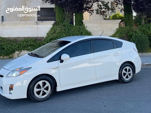 تويوتا بريوس منفوضه بالكامل مع جنط وكوشوك وكاله استعمال شخصي بطاريه فحص
