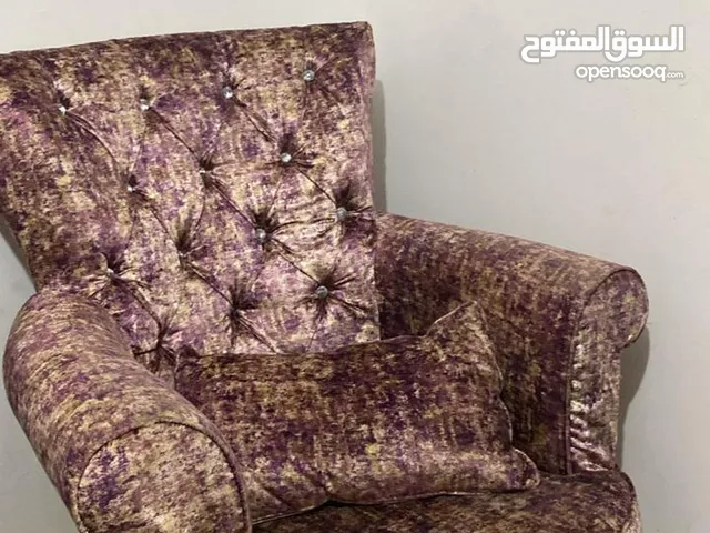 كنبة جميلة الالوان