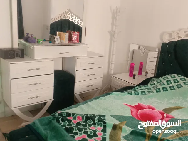 غرفة نوم مع ملحق وفرشه مستعمله