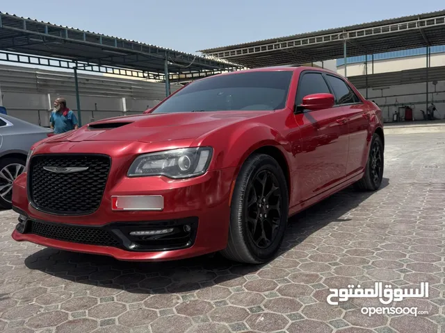 Used Chrysler 300 in Sharjah