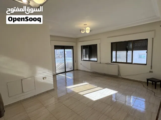 � شقة للإيجار السنوي – الجاردنز - تصلح لعرسان