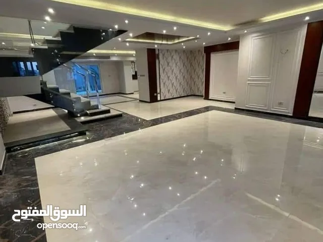 فيلا تاون هاوس تشطيب سوبر لوكس في قلب الجولدن سكوير بجوار الجامعة الامريكية