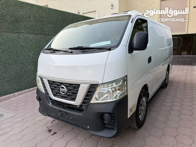 للبيع نيسان بوكس مقفل ثلاجة