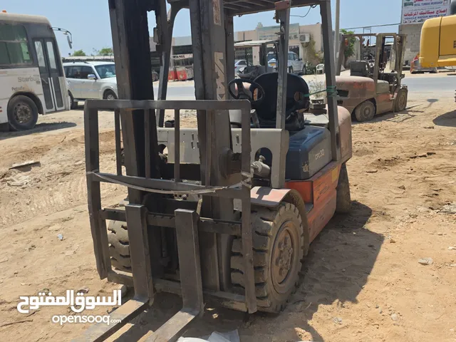 Vmax CPC30 Diesel Forklift for Sale – 3 Ton Capacity. year 2017. used but good condition.