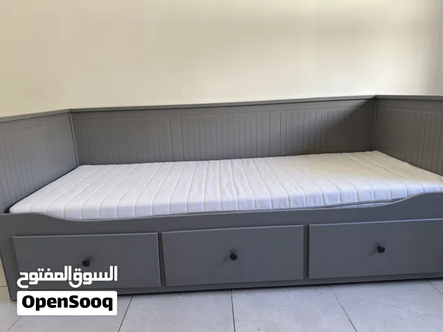 سرير ايكيا مستعمل نظيف للبيع