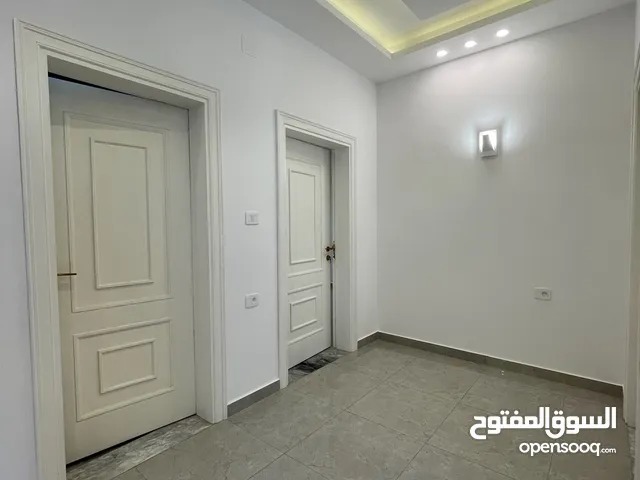 240 m2 More than 6 bedrooms Villa for Sale in Tripoli Abu Sittah