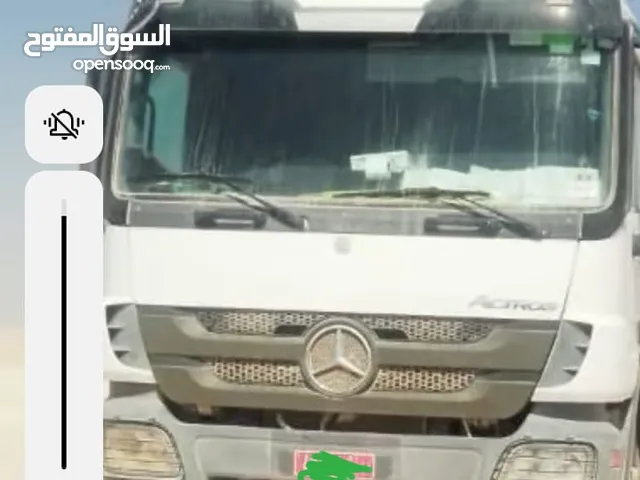 Tractor Unit Mercedes Benz 2011 in Muscat