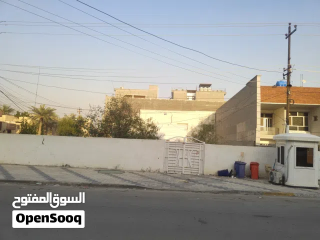 عقار قديم للبيع يعتبر قطعة ارض