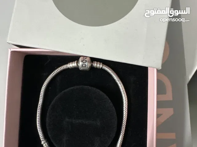 اسوارة Pandora مع CHARMS 2 مع كامل الاغراض العلب والأكياس  اصلي 100 ٪  وبحالة الوكالة