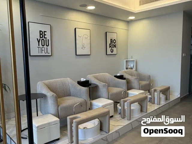 Workers In salon