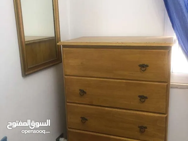 وحدة ادراج خشب مع مراية