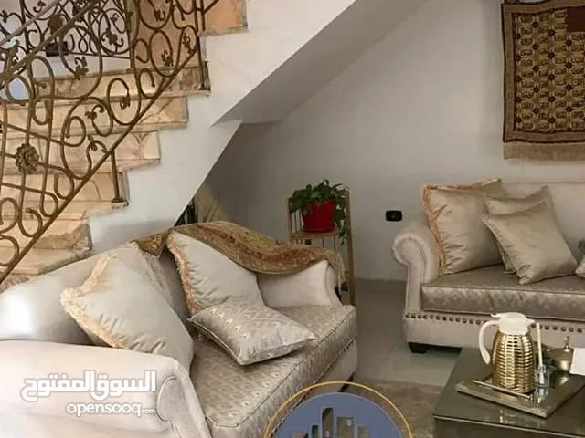 بيت مستقل 3 طوابق بسعر مميز جدا