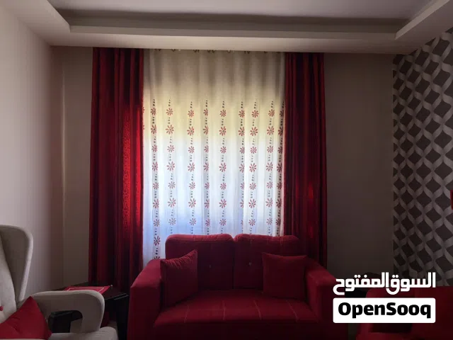 طقم كنب مودرن 7 مقاعد بحالة ممتازة + برداية + براويز وطاولات (غرفة كاملة متناسقة)