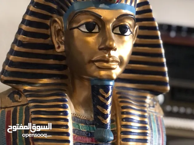 مجسم لقناع الفرعون توت عنخ آمون