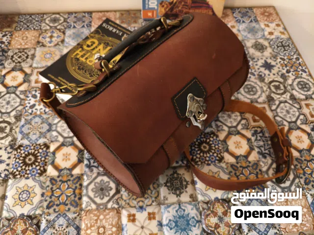 شنط جلد طبيعي صناعه يدوية