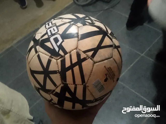 كرة القدم للبيع