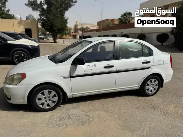 2009 هيونداي اكسنت Standard