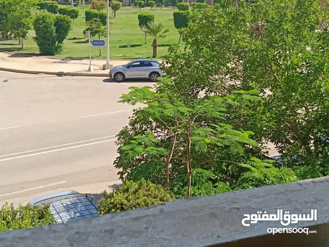 للايجار سكني او اداري شقة بالتجمع الخامس دور اول بفيلات النرجس فيو حديقة مساحتها 200 متر مكونة من 3