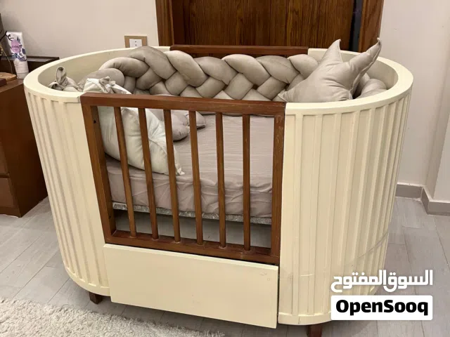 سرير رضيع للبيع