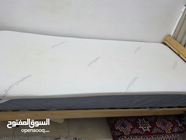 سرير من ايكيا مع فرشه ولباده مفرد