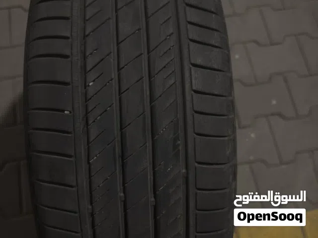 للبيع 2 تاير كومهو مقاس. 225/55/R18