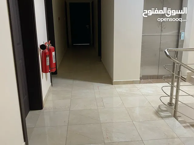للايجار بناية جديدة في عالي