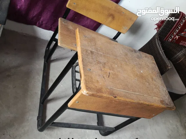 ادوات ومكتب دراسي وكراسي