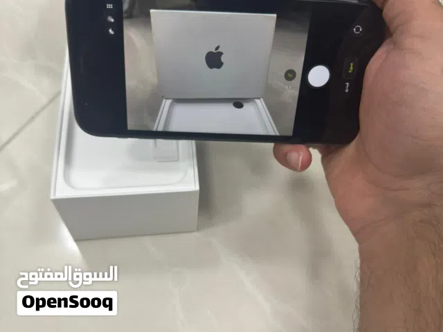 ايفون 11 ف حاله وكاله بسعر 950 درهم ينباع الجديد على 1300 ف ابوظبي للجادين ممتاز وسريع عليه العاب