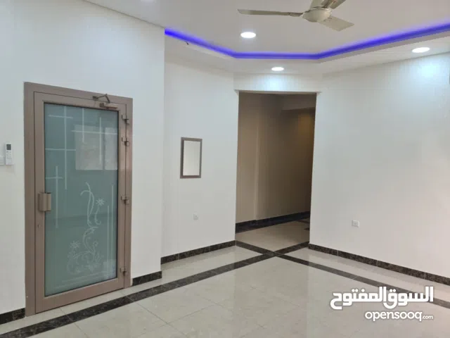 شقة ثلاث غرف للإيجار في دمستان