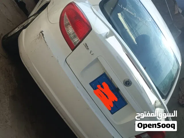 2004 كيا ريو Standard